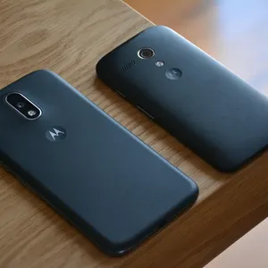 Lo smartphone motorola edge 30 fusion nel Colore Pantone dell'Anno 2023